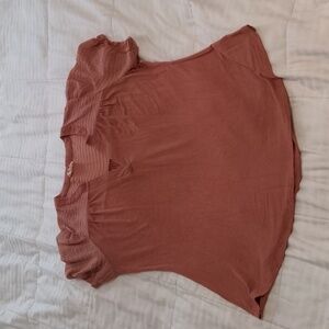 Flower & Feather top with a fun shoulder panel detail size 3 XL